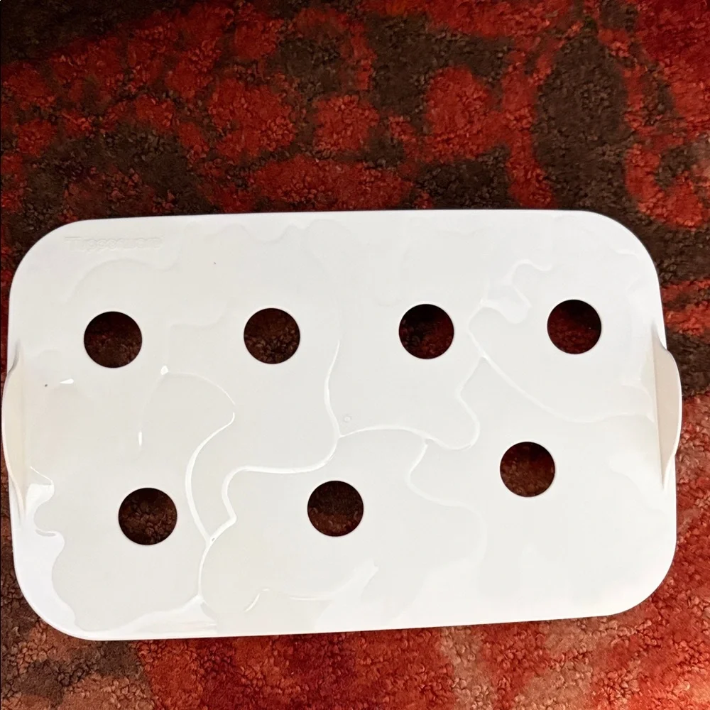 Vintage Tupperware double duty jello wigglers / cookie cutter set. 7 Animals
